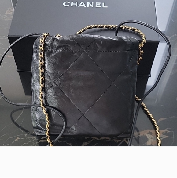 Chanel mini 22 bag with pearls. - Picture 4 of 10